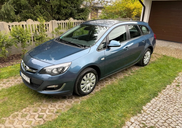 Opel Astra cena 17400 przebieg: 299000, rok produkcji 2012 z Miejska Górka małe 11